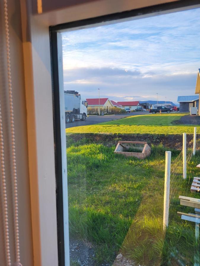 Meribella Studio Apartment Eyrarbakki Luaran gambar